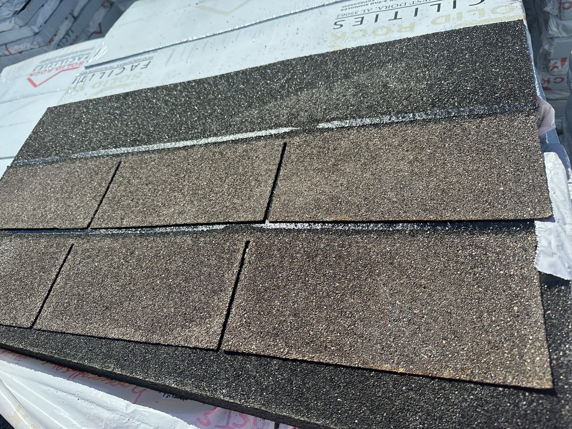 Dark roofing shingles